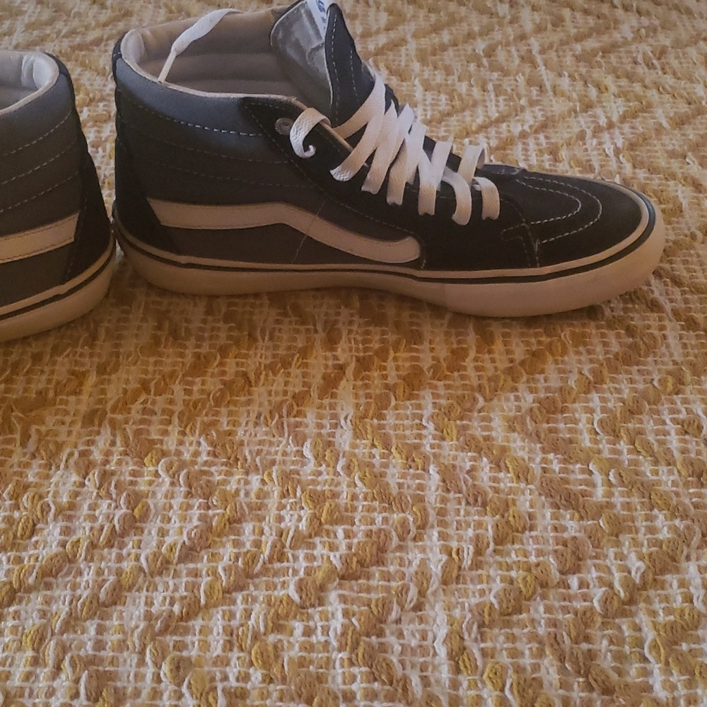 Vans - Picture 2 of 3